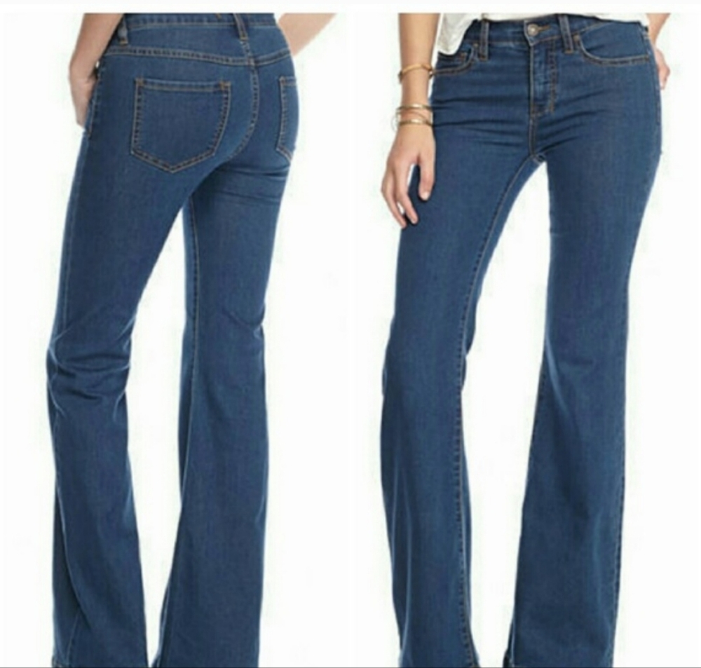 NWT Free People Gummy Flare Stretch Mid-Rise Jeans. Color: Dallas. Size 24